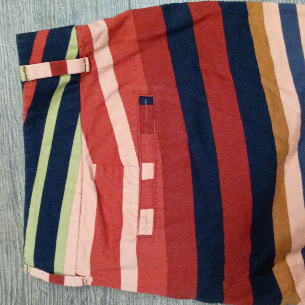Loft Women Shorts - Picture 3 of 6